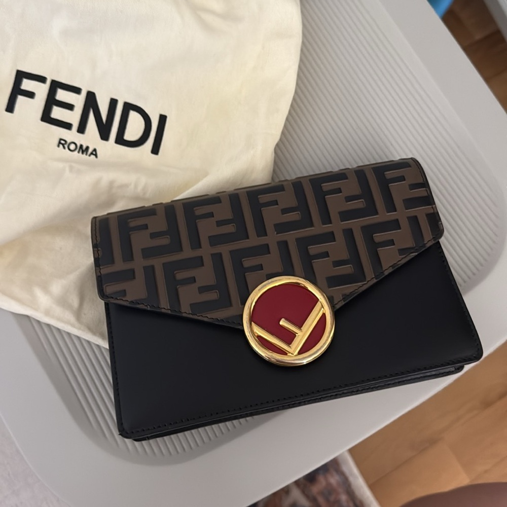 Fendi Wallet on chain classic